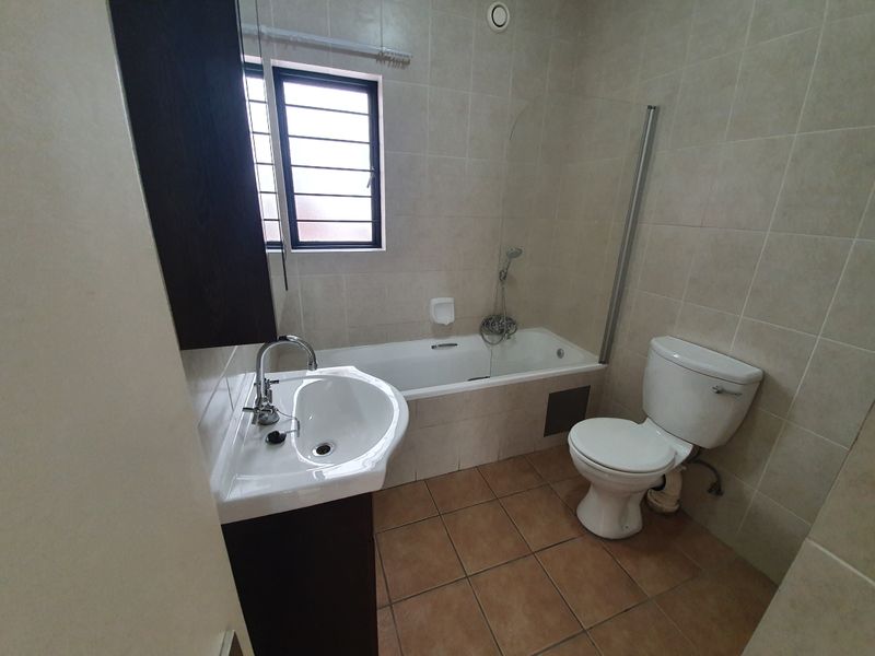 Ground floor Bachelor/Studio apartment available at 456 Cypress in Ferndale - Photo 7