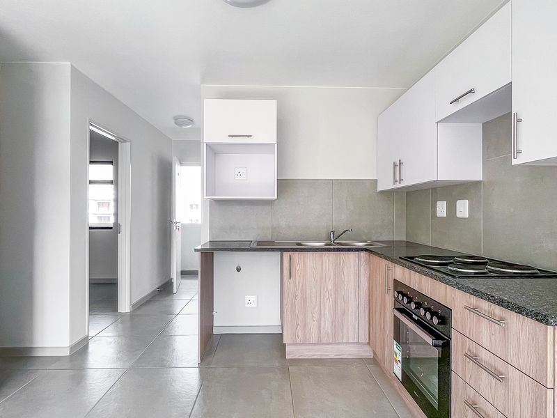 2 Bedrooms 1 Bath Apartment Available in Rivonia - Photo 4