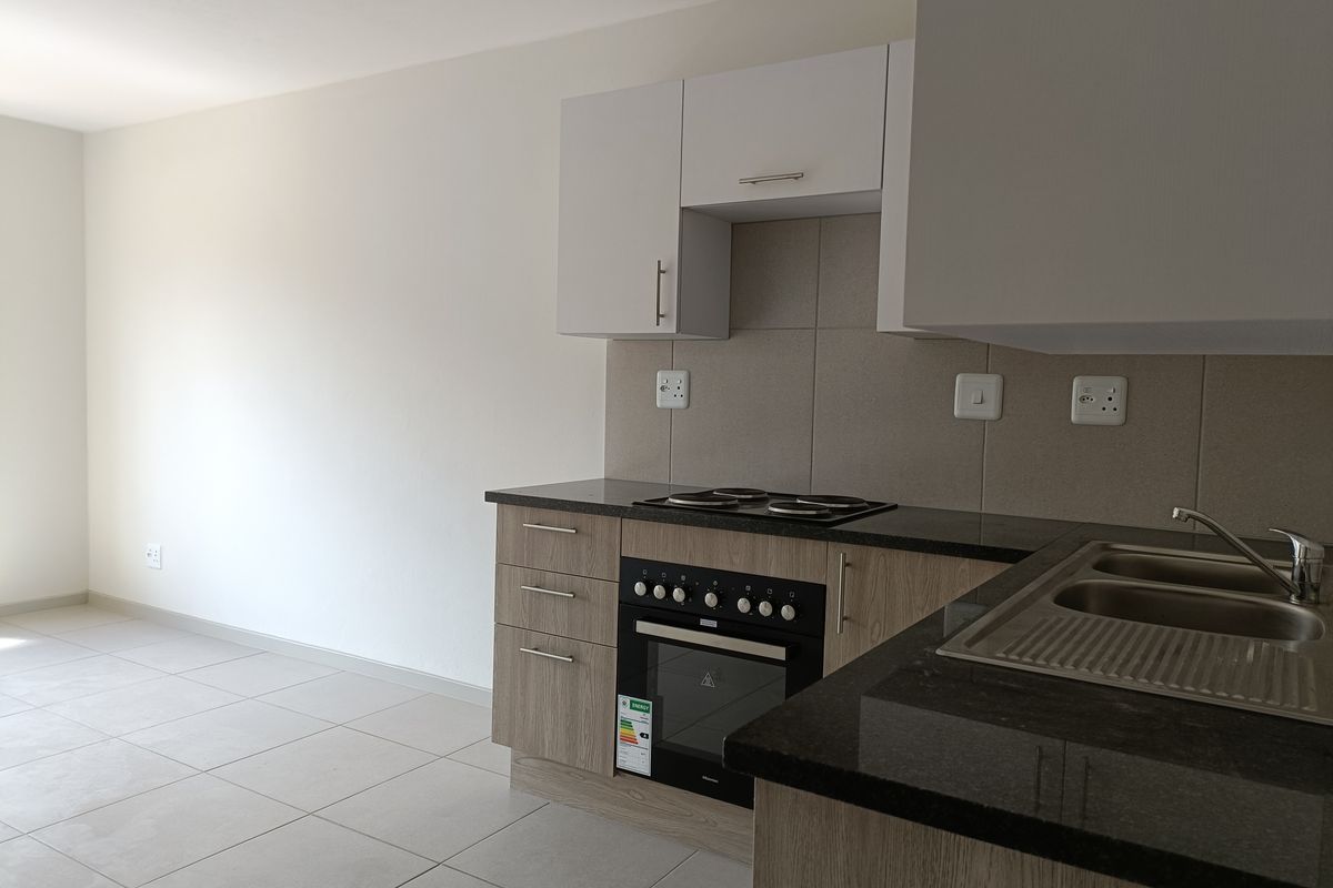 Ground Floor Apartment. New Development.  Spacious 2 Bed 1 Bath - Photo 3