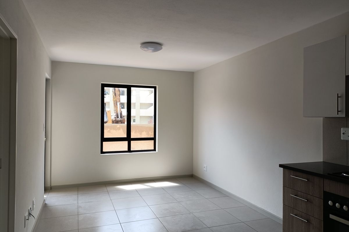 Ground Floor Apartment. Spacious 2 Bed 1 Bath - Photo 2