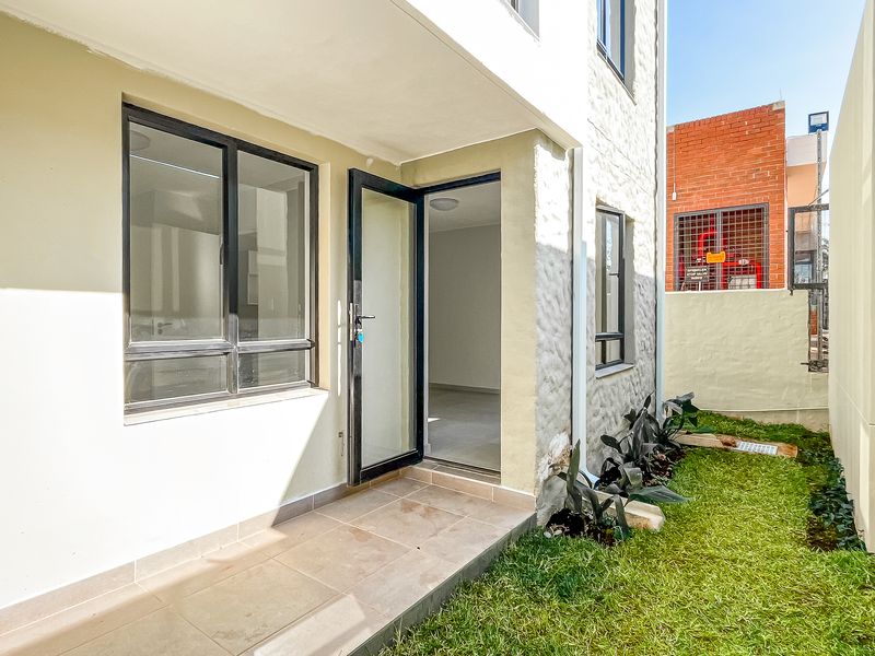 Ground Floor Apartment. Spacious 2 Bed 1 Bath - Photo 1