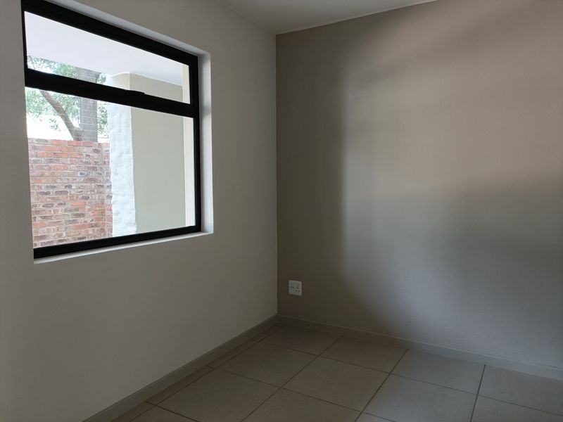 Ground Floor Apartment. Spacious 2 Bed 1 Bath - Photo 10