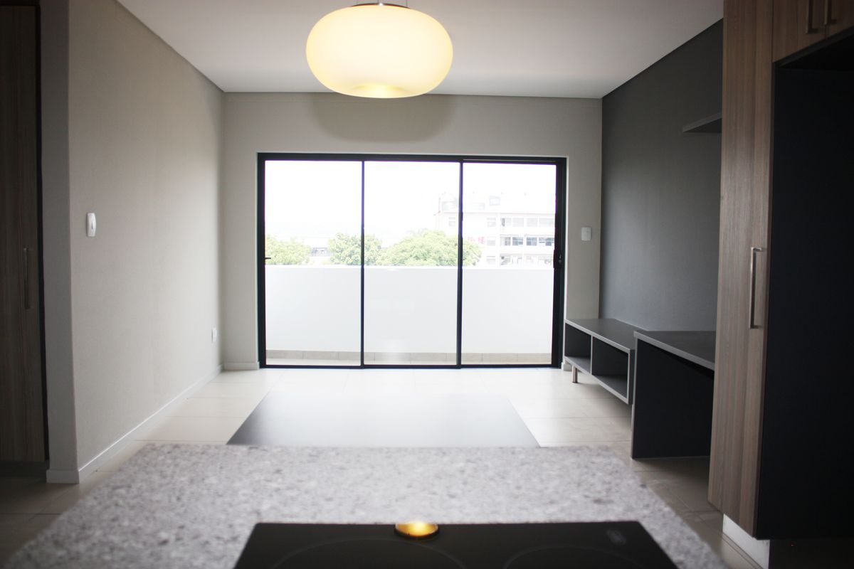 Simple, Classic and Contemporary 2 Bed 1 Bath Apartment in Rivonia - Photo 2