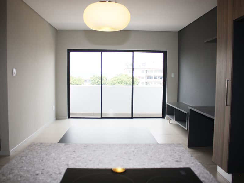 Simple, Classic and Contemporary 2 Bed 1 Bath Apartment in Rivonia - Photo 2