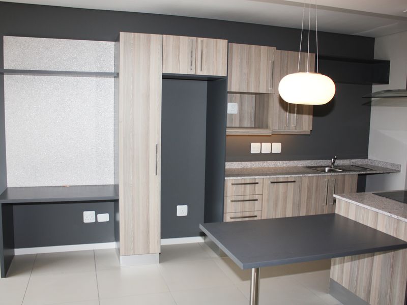 Simple, Classic and Contemporary 2 Bed 1 Bath Apartment in Rivonia - Photo 8