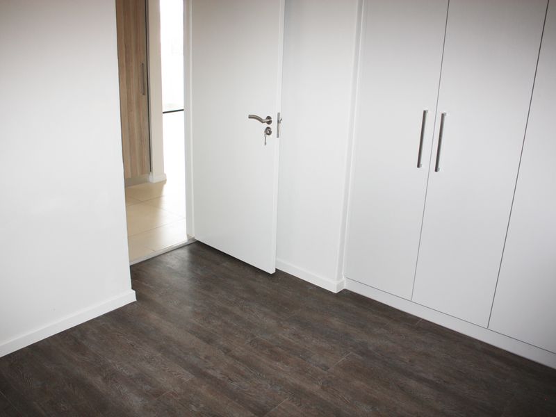 Simple, Classic and Contemporary 2 Bed 1 Bath Apartment in Rivonia - Photo 10