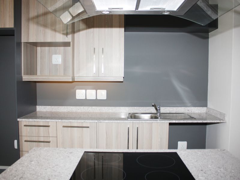 Simple, Classic and Contemporary 2 Bed 1 Bath Apartment in Rivonia - Photo 6