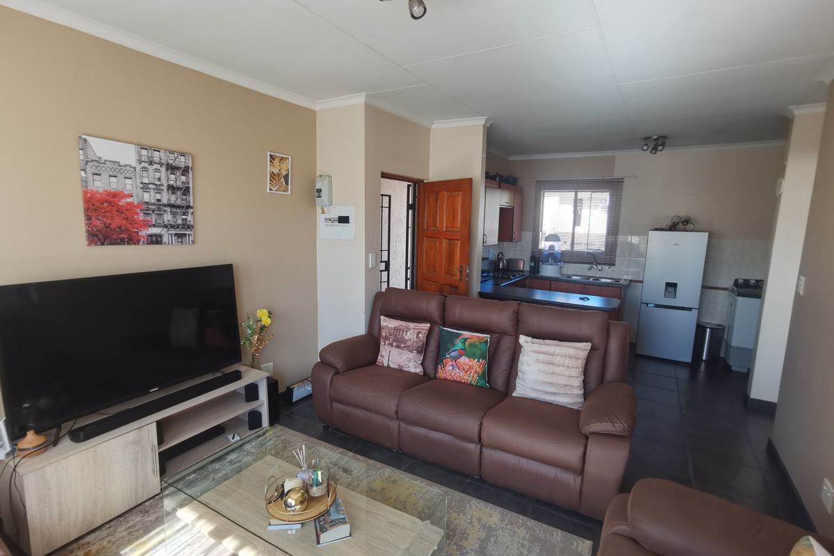 First Floor 1 Bed Apartment - Photo 2