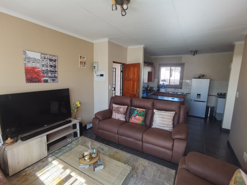 First Floor 1 Bed Apartment - Photo 2