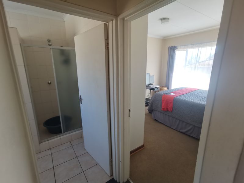 First Floor 1 Bed Apartment - Photo 9