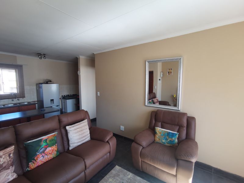 First Floor 1 Bed Apartment - Photo 8