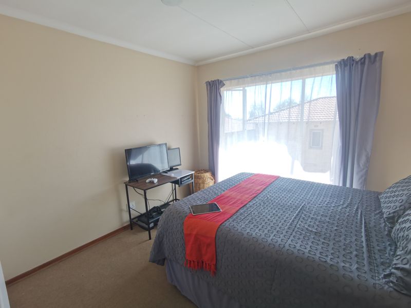 First Floor 1 Bed Apartment - Photo 10