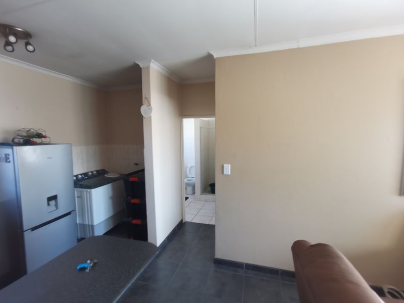 First Floor 1 Bed Apartment - Photo 6