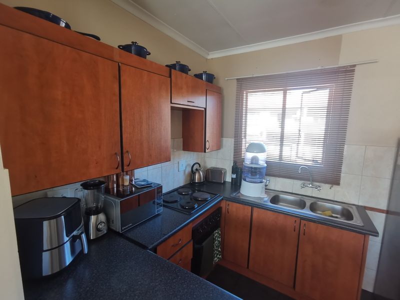 First Floor 1 Bed Apartment - Photo 3