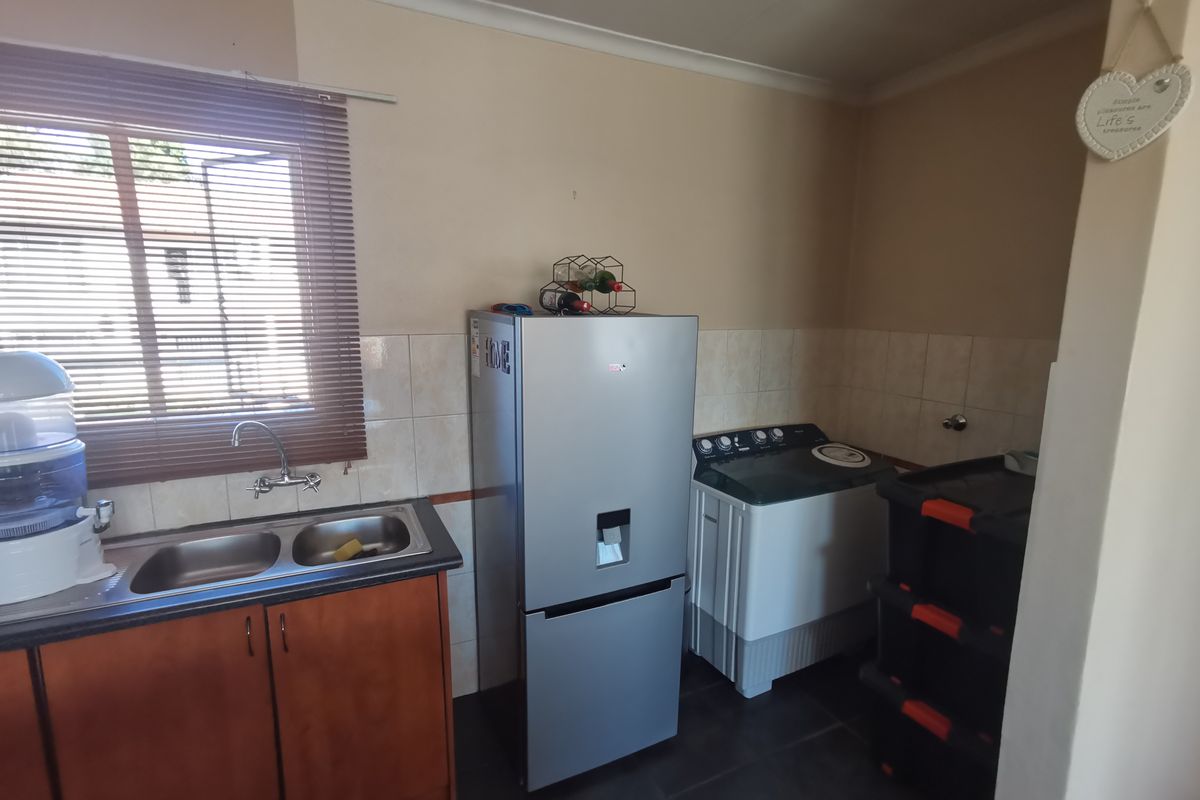 First Floor 1 Bed Apartment - Photo 4