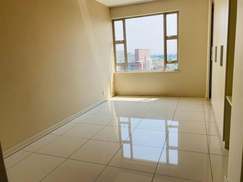 Immaculate 3 Bed 2 Bath Apartment in the The Tyrwhitt - Prestigious New Development. - Photo 10