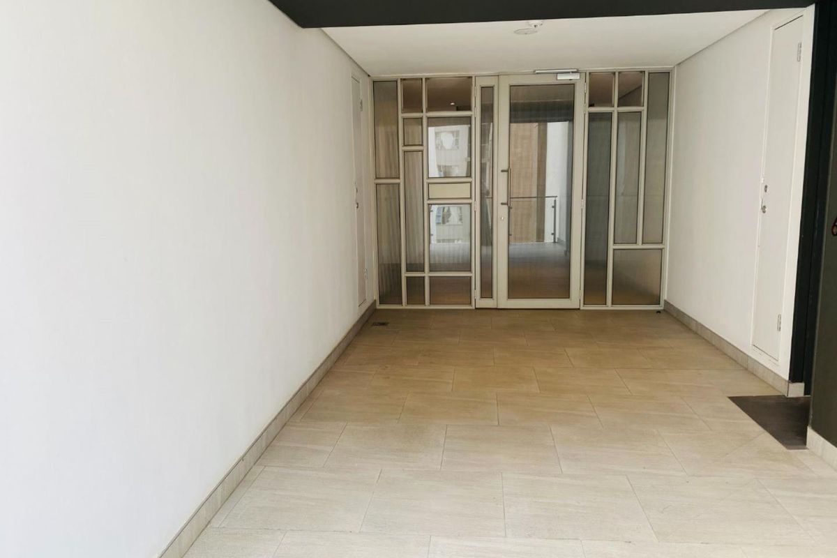 Immaculate 3 Bed 2 Bath Apartment in the The Tyrwhitt - Prestigious New Development. - Photo 2