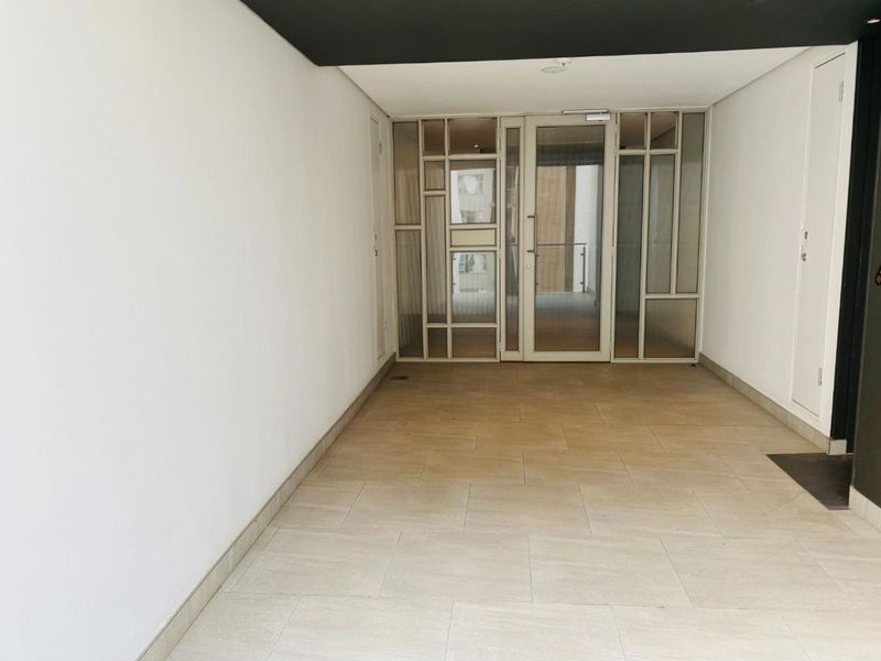 Immaculate 3 Bed 2 Bath Apartment in the The Tyrwhitt - Prestigious New Development. - Photo 2