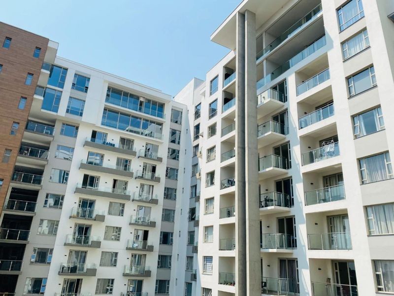 Immaculate 3 Bed 2 Bath Apartment in the The Tyrwhitt - Prestigious New Development. - Photo 3