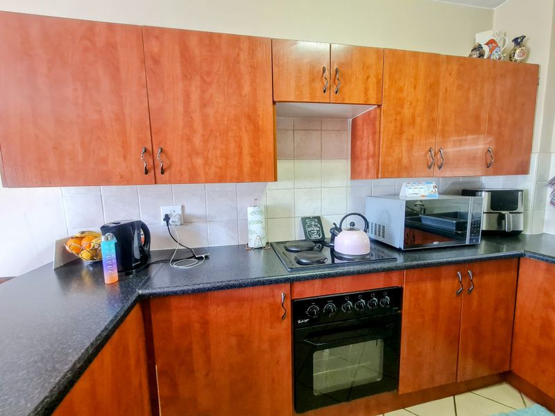 Ground Floor 2 Bedroom 1 Bathroom in Sagewood - Photo 5