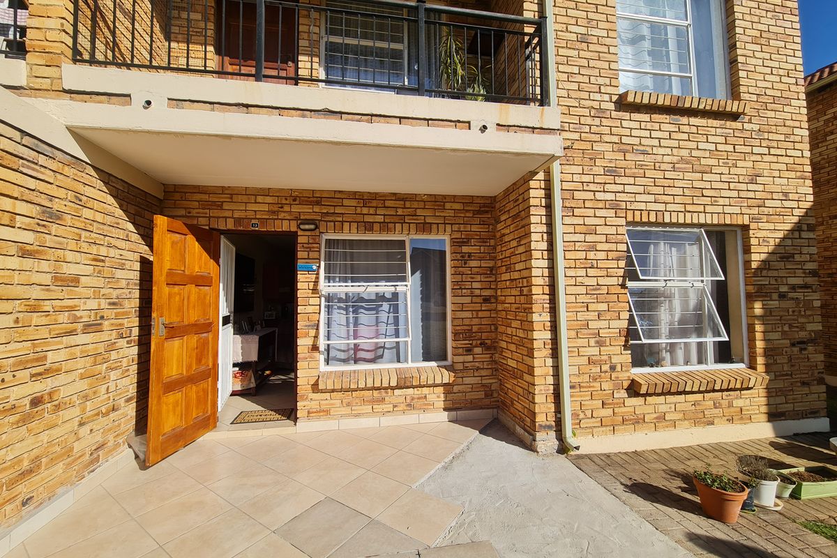 Ground Floor 2 Bedroom 1 Bathroom in Sagewood - Photo 3