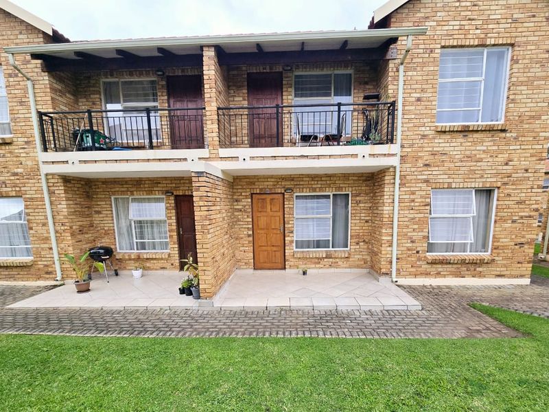 Ground Floor 2 Bedroom 1 Bathroom in Sagewood - Photo 2