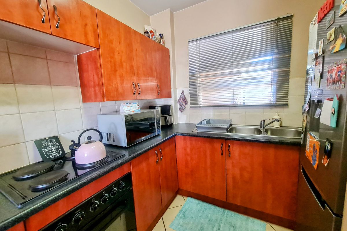 Ground Floor 2 Bedroom 1 Bathroom in Sagewood - Photo 4