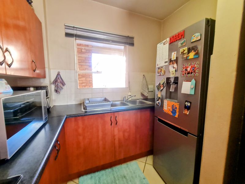 Ground Floor 2 Bedroom 1 Bathroom in Sagewood - Photo 6