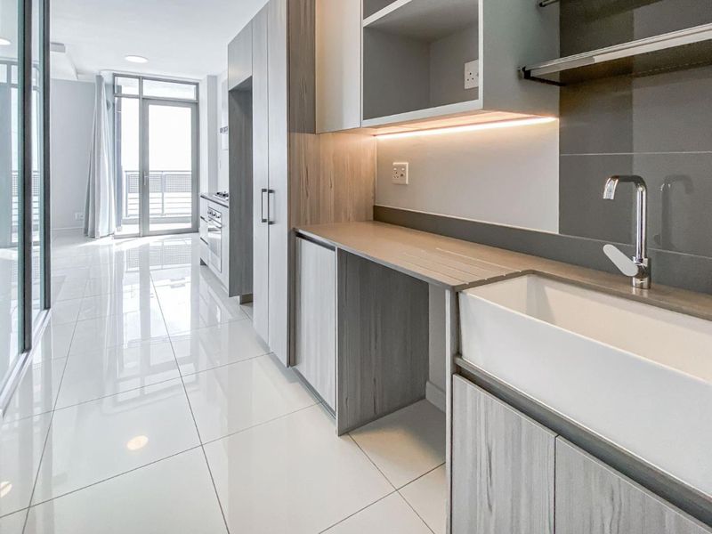 Studio Apartment. Prime Location. 2min Walk to Gautrain Station - Photo 6