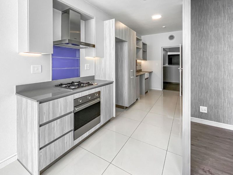 Studio Apartment. Prime Location. 2min Walk to Gautrain Station - Photo 4