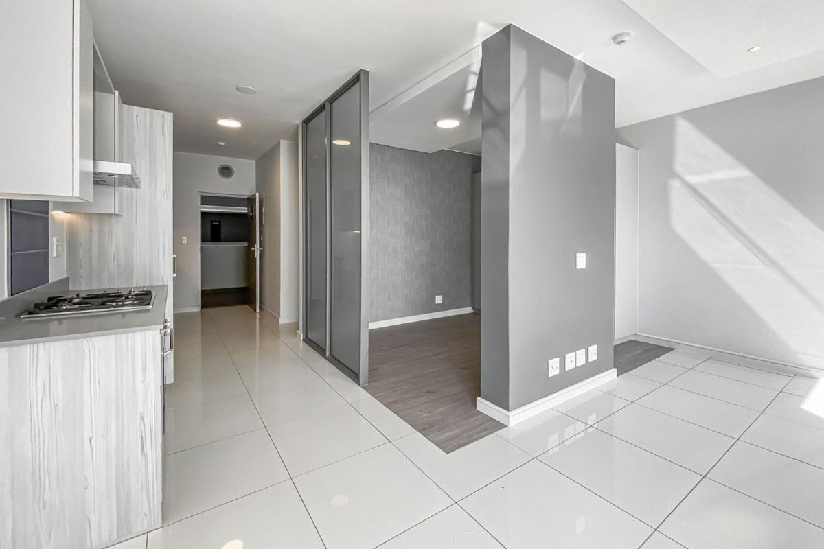 Studio Apartment. Prime Location. 2min Walk to Gautrain Station - Photo 3