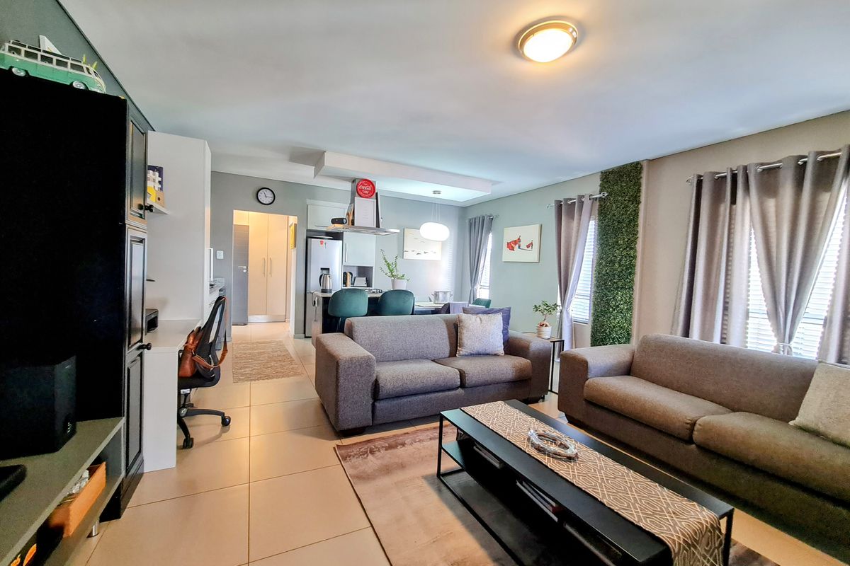 Top floor 2 bedroom - Photo 4