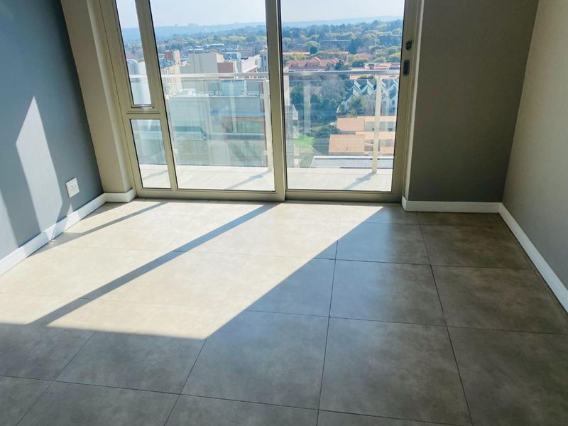 Classic 3 Bedroom 3 Bathroom Penthouse - 2m walk to Gautrain - Photo 8
