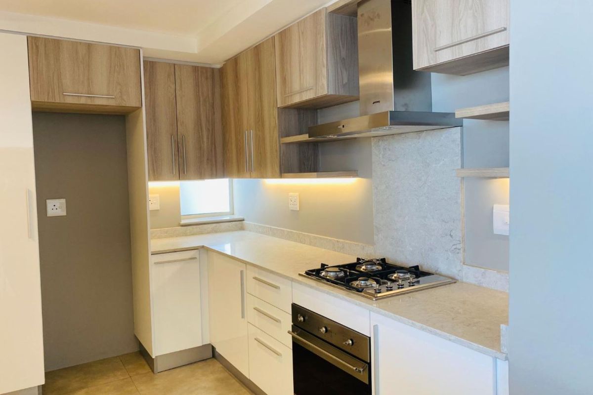 Classic 3 Bedroom 3 Bathroom Penthouse - 2m walk to Gautrain - Photo 3