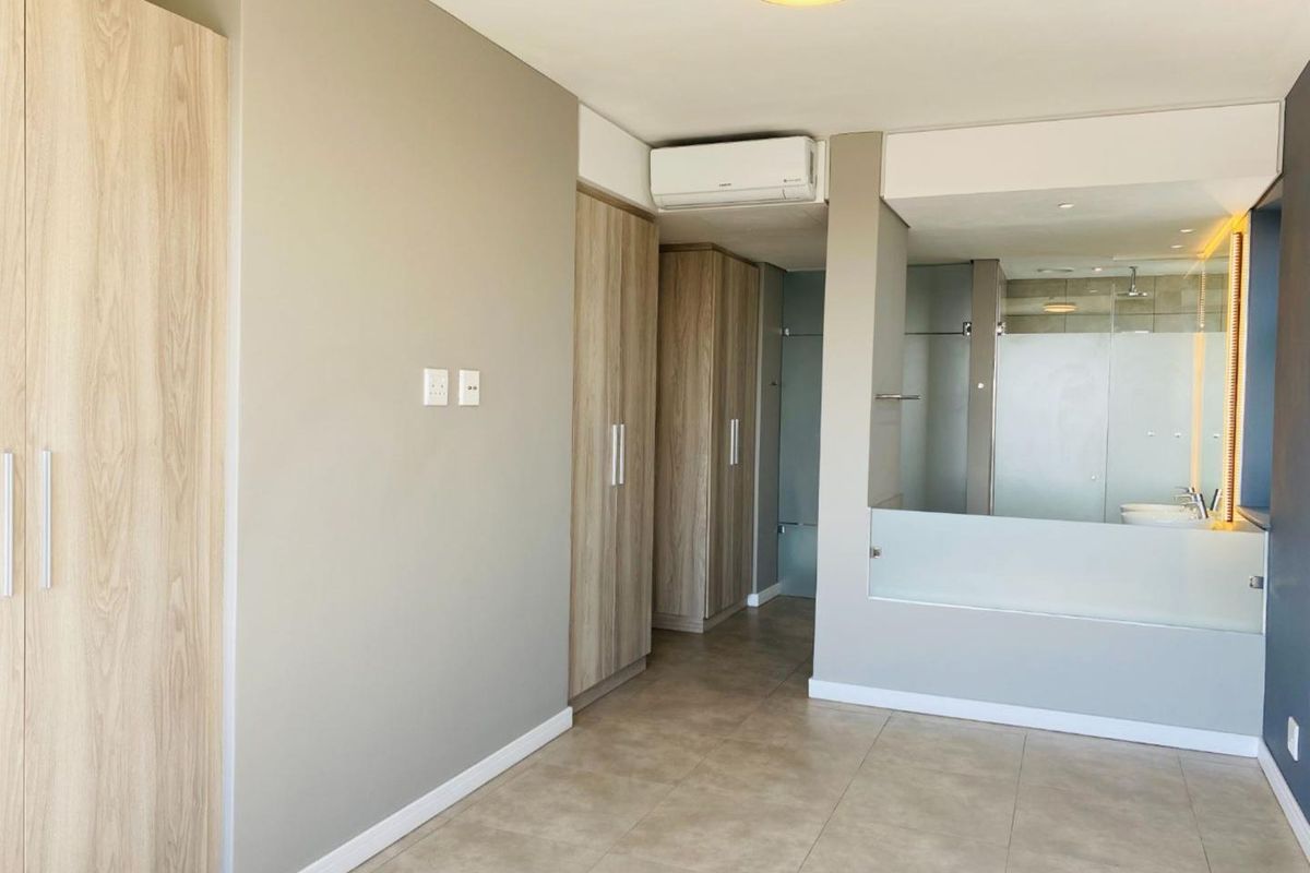 Classic 3 Bedroom 3 Bathroom Penthouse - 2m walk to Gautrain - Photo 5