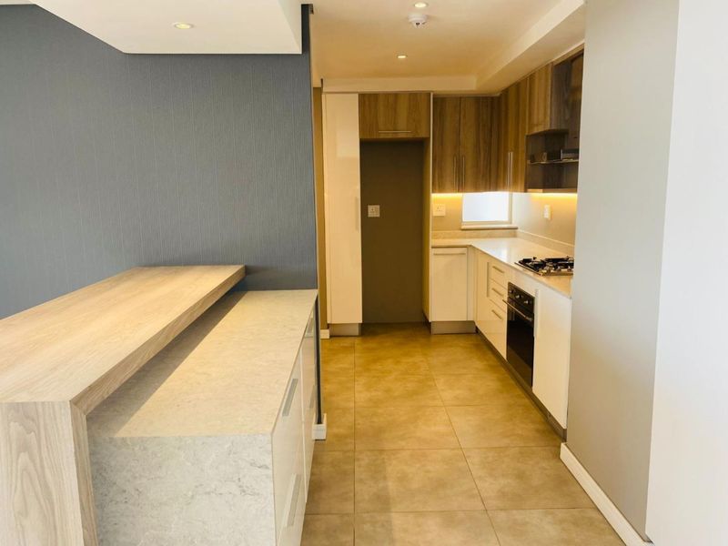 Classic 3 Bedroom 3 Bathroom Penthouse - 2m walk to Gautrain - Photo 4