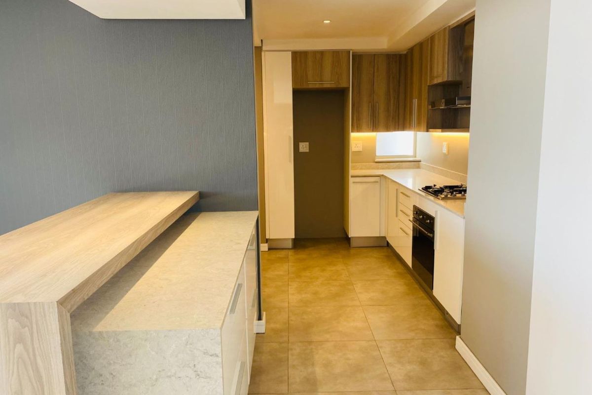 Classic 3 Bedroom 3 Bathroom Penthouse - 2m walk to Gautrain - Photo 4