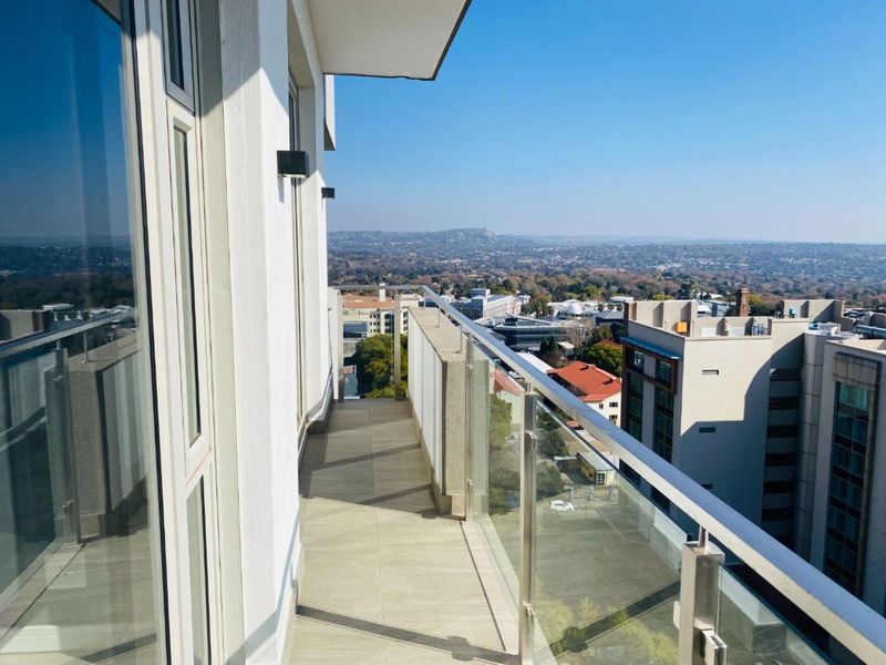 Classic 3 Bedroom 3 Bathroom Penthouse - 2m walk to Gautrain - Photo 10