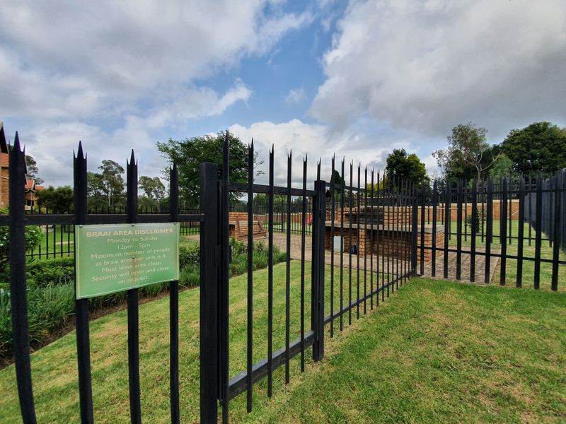 This spacious 2 bedrooms (main en-suite) with 2 bathrooms is ideal for family living - Photo 4