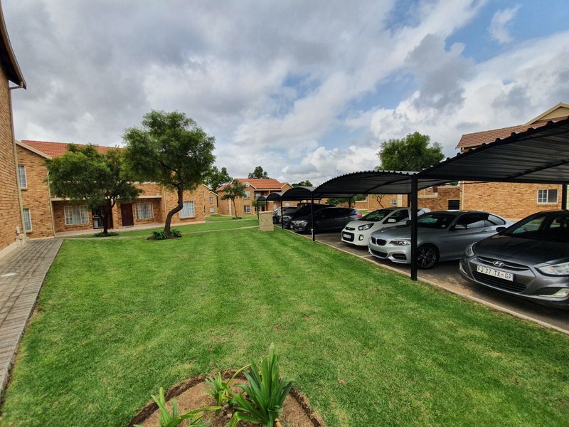 This spacious 2 bedrooms (main en-suite) with 2 bathrooms is ideal for family living - Photo 3