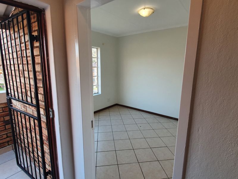 This spacious 2 bedrooms (main en-suite) with 2 bathrooms is ideal for family living - Photo 10