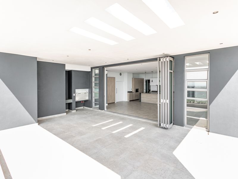 Luxury 3 Bed 3.5 Bath Penthouse. Apartment Living At It's Best - Photo 9