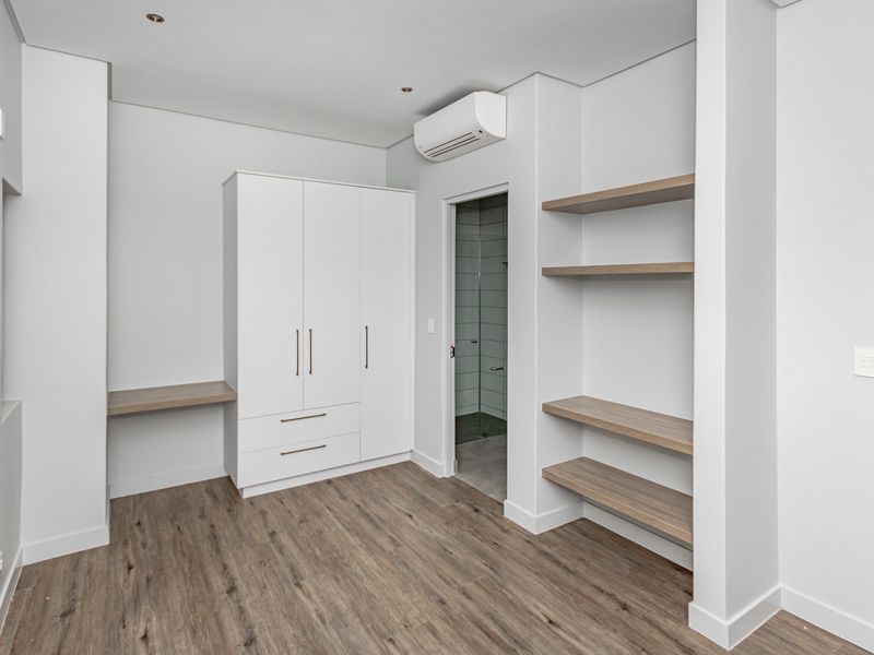 Luxury 3 Bed 3.5 Bath Penthouse. Apartment Living At It's Best - Photo 10