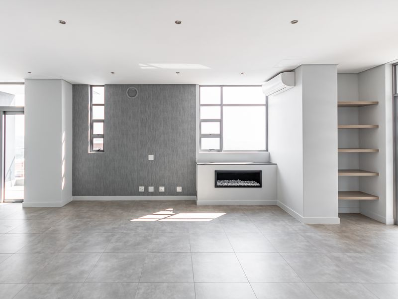 Luxury 3 Bed 3.5 Bath Penthouse. Apartment Living At It's Best - Photo 8