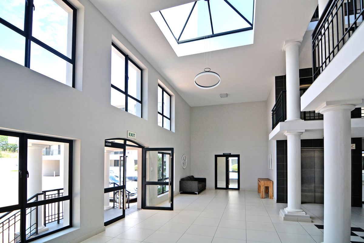 Beutifull second floor two bed/two bath unit in Cottonwoods Edenburg - Photo 2