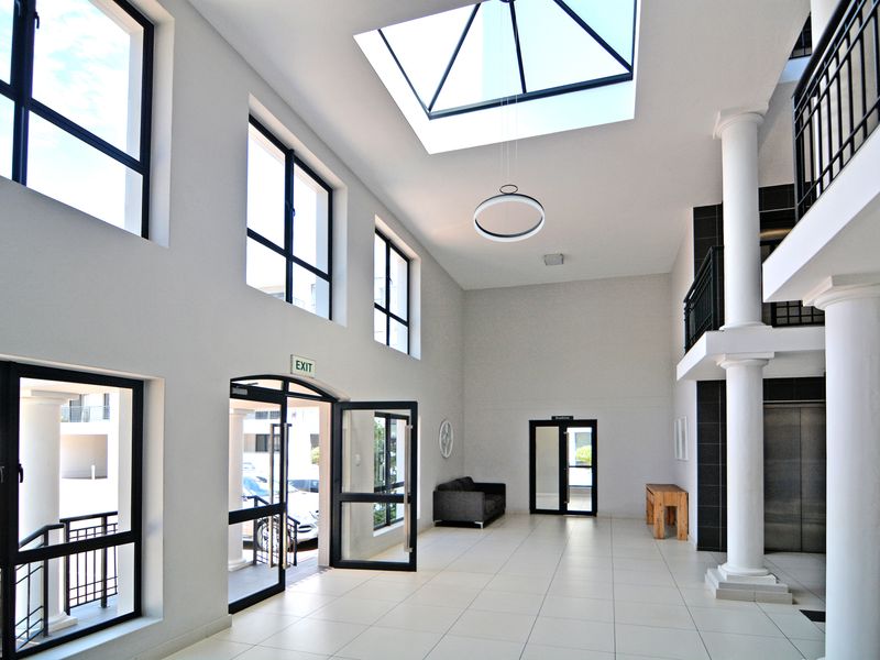 Beutifull second floor two bed/two bath unit in Cottonwoods Edenburg - Photo 2