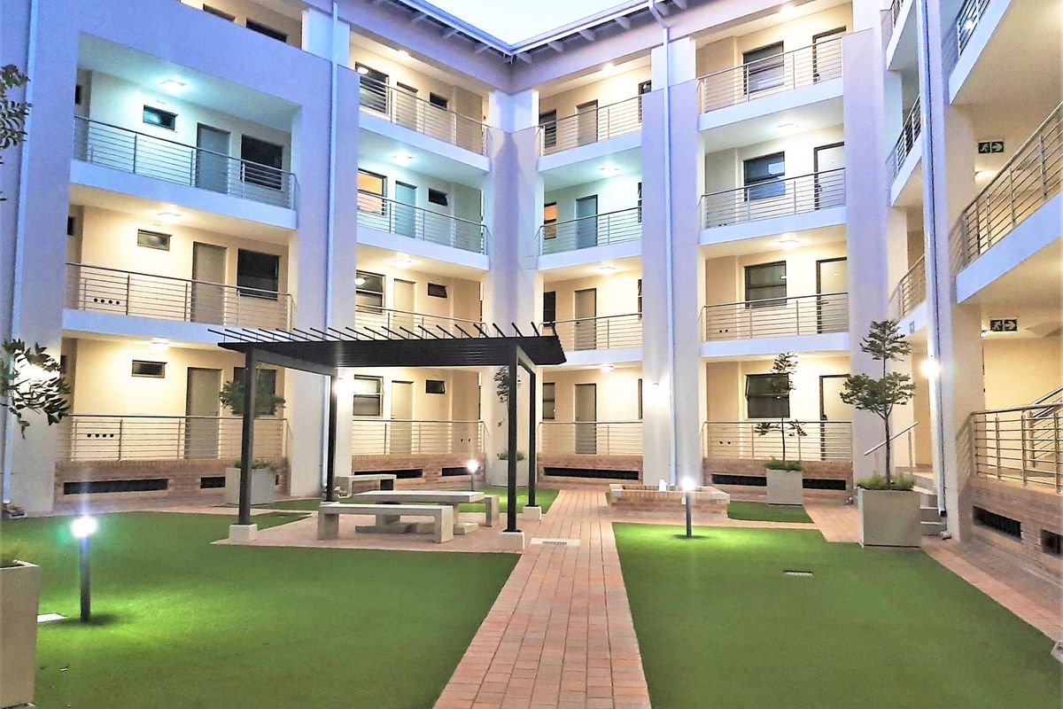 Well Designed 1 Bed 1 Bath Ground Floor Apartment - Photo 2