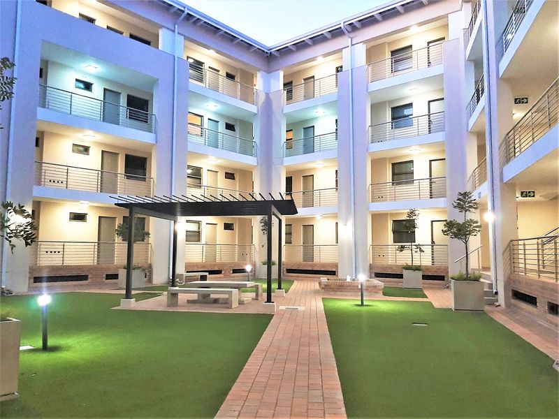 Well Designed 1 Bed 1 Bath Ground Floor Apartment - Photo 2