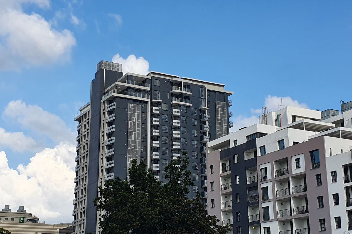 Off-The-Grid Stress Free Living. Stylish and Modern 2 Bed 2 Bath Apartment - Photo 4