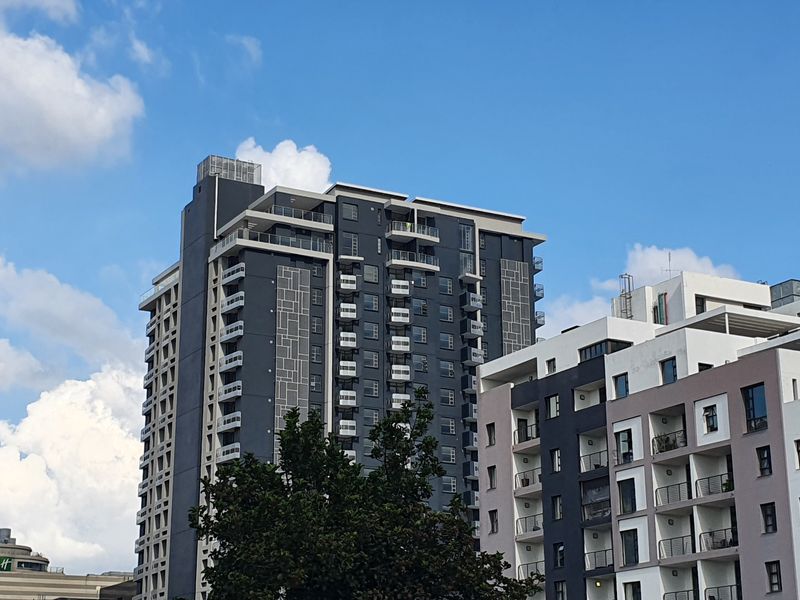 Off-The-Grid Stress Free Living. Stylish and Modern 2 Bed 2 Bath Apartment - Photo 4